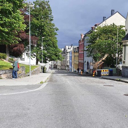 شقة Near Brosundet, Newly Refurnished, Free Street Parking Ålesund المظهر الخارجي الصورة