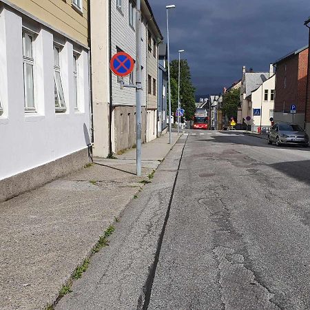 شقة Near Brosundet, Newly Refurnished, Free Street Parking Ålesund المظهر الخارجي الصورة