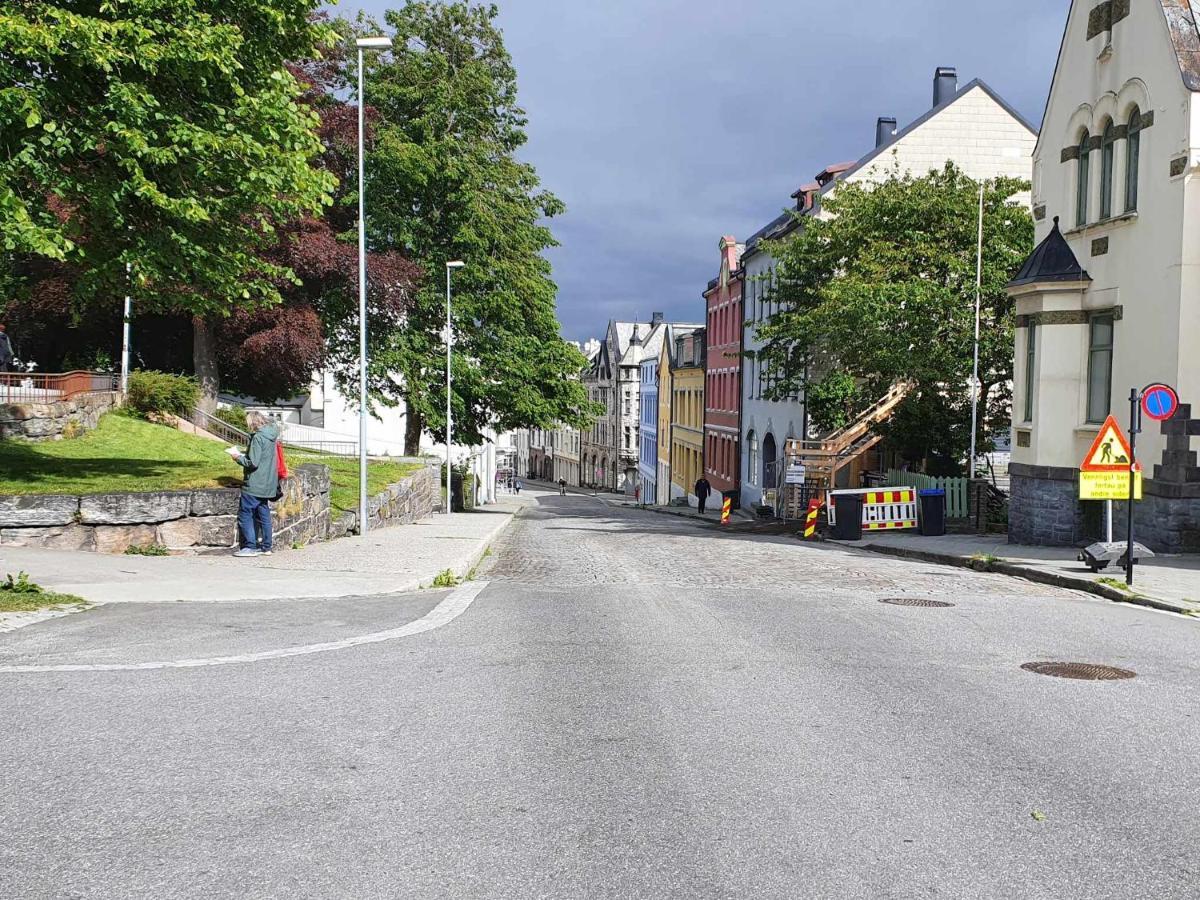 شقة Near Brosundet, Newly Refurnished, Free Street Parking Ålesund المظهر الخارجي الصورة