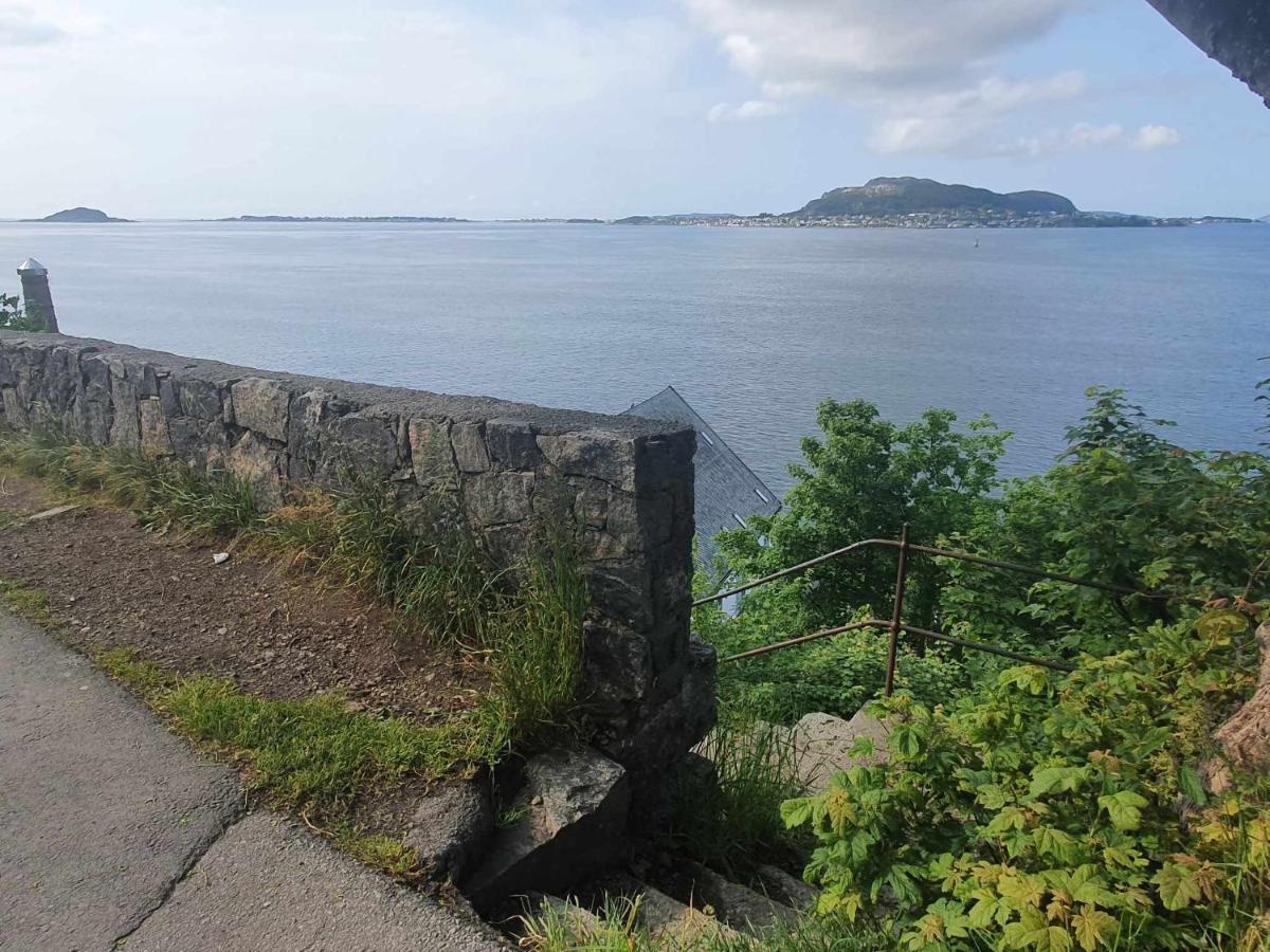 شقة Near Brosundet, Newly Refurnished, Free Street Parking Ålesund المظهر الخارجي الصورة